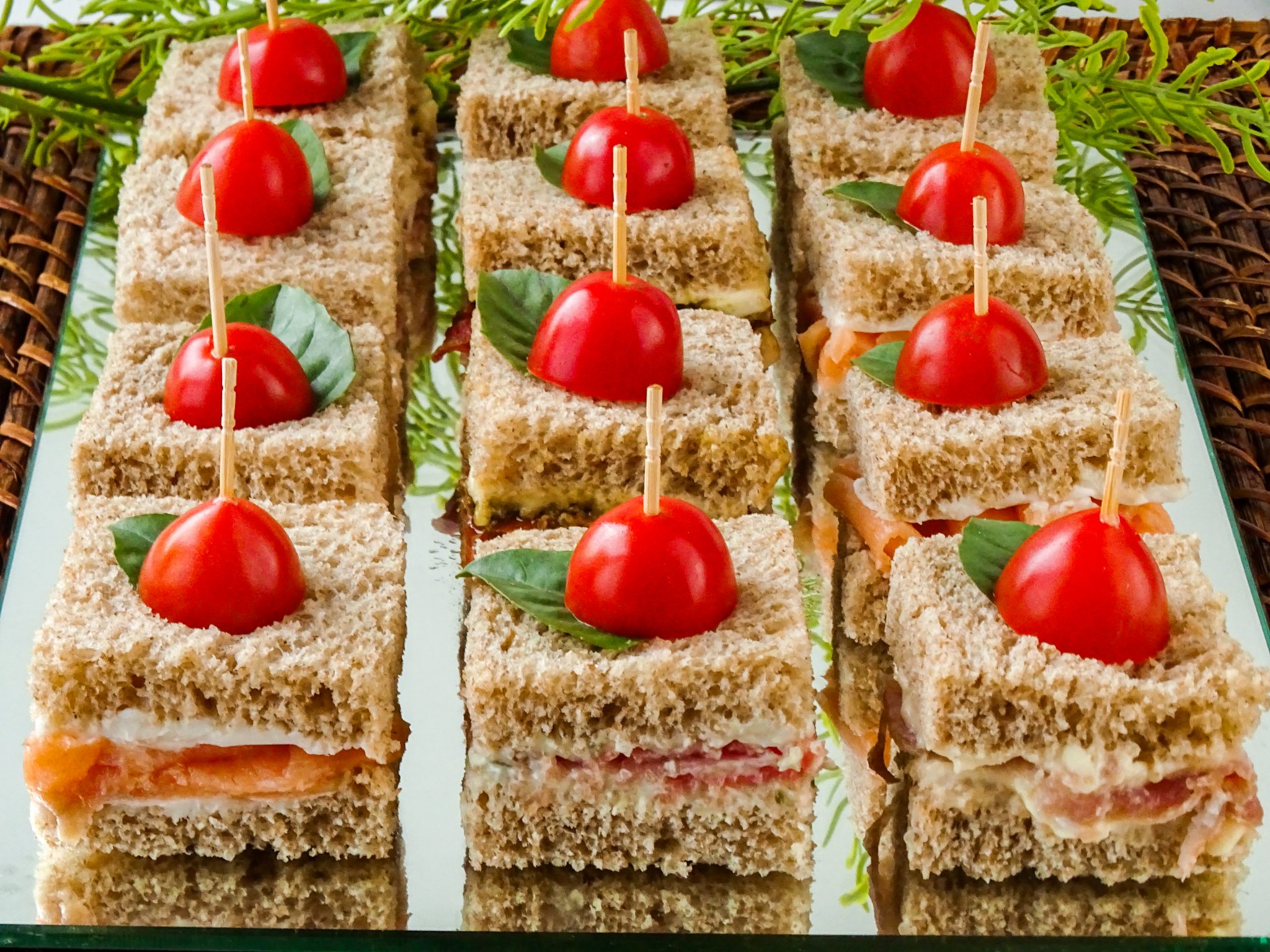 Mini Sanduíches Integrais – Delicious Doceria
